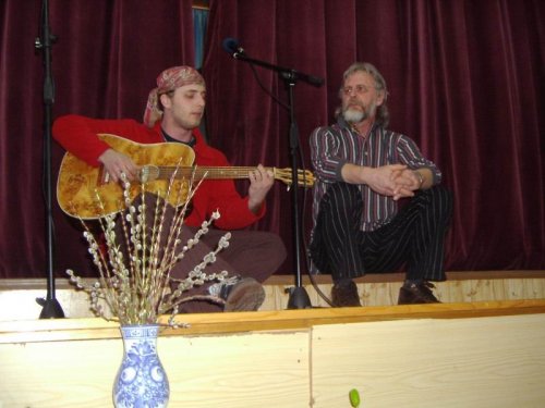 Hraje celá dědina aneb S veselou myslí na nesmysly. - 18.3.2006